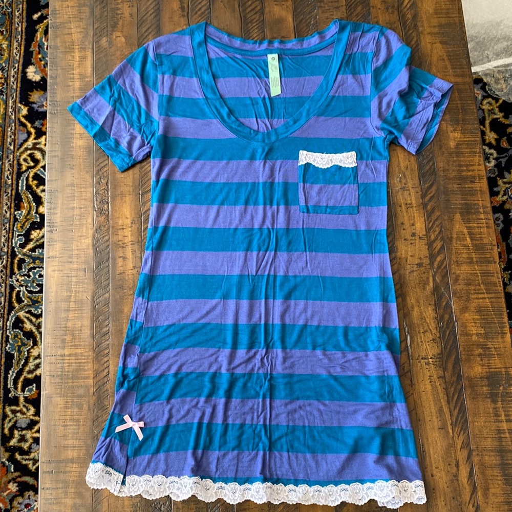 Sleep shirt, soft fabrics, never worn, small